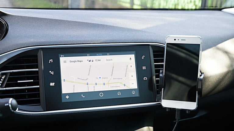 Google patches Android Auto to fix unpopular dark mode bug