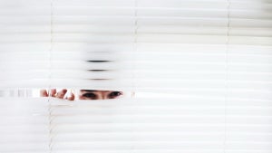 Apple warns iPhone users in 100 countries: they are being spied on